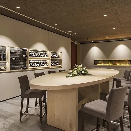 فندق وسبا صن ستار غريندلفالد 4*